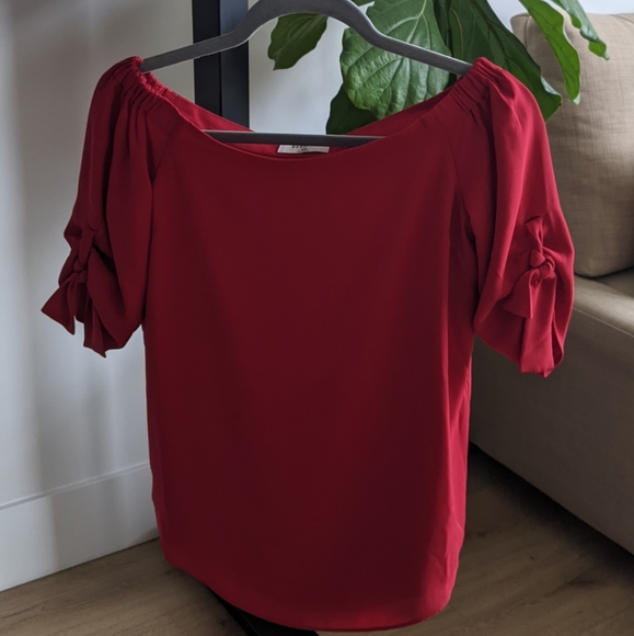 Babaton Off Soulder Blouse - Picture 2 of 2